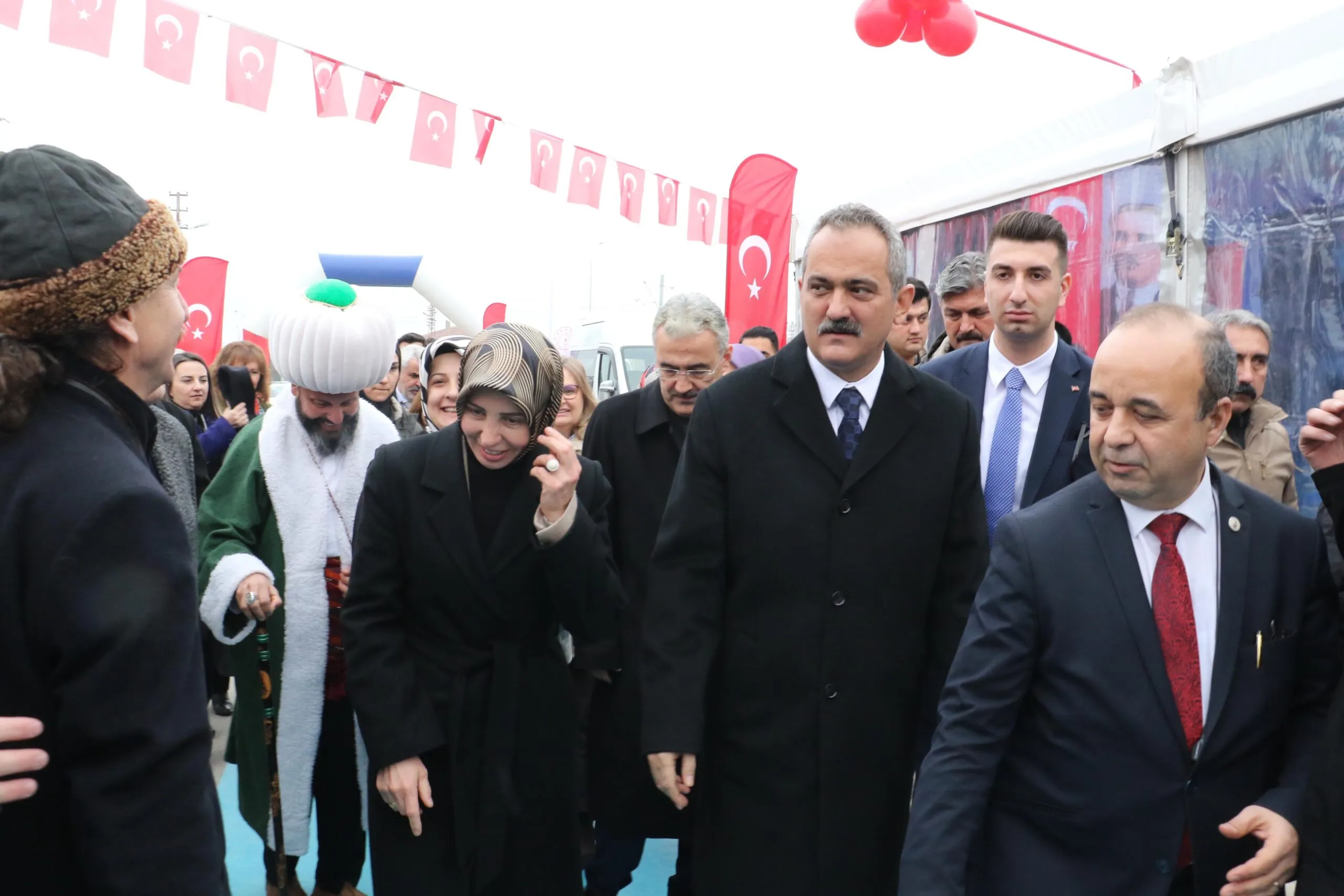 bakan ozer en guvenli yerlerin okul binalari oldugunu gostermis olacagiz 1 zTEYt8mh scaled