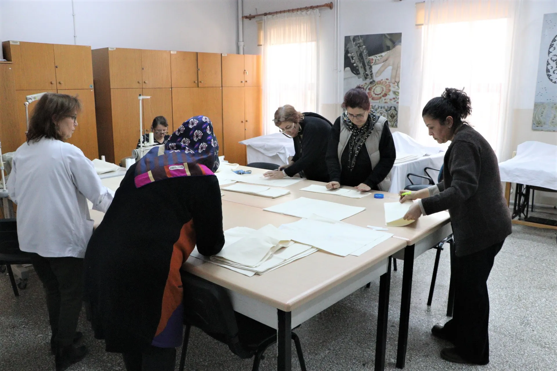 depremzedeler icin uyku tulumu dikiyorlar 0 8M7FYdOU