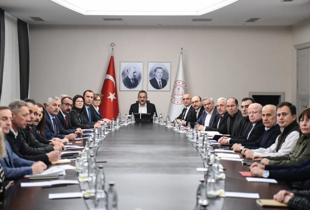 Türk Eğitim-Sen Başkanı: Üniversitelerin ivedilikle eğitime açılması uygun olacaktır