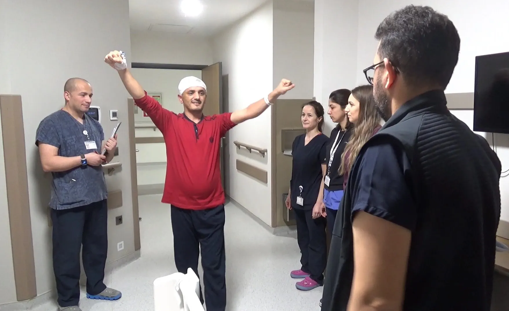hastaya bilinci acikken beyin tumoru ameliyati yapildi 5 ZgSN1vSK
