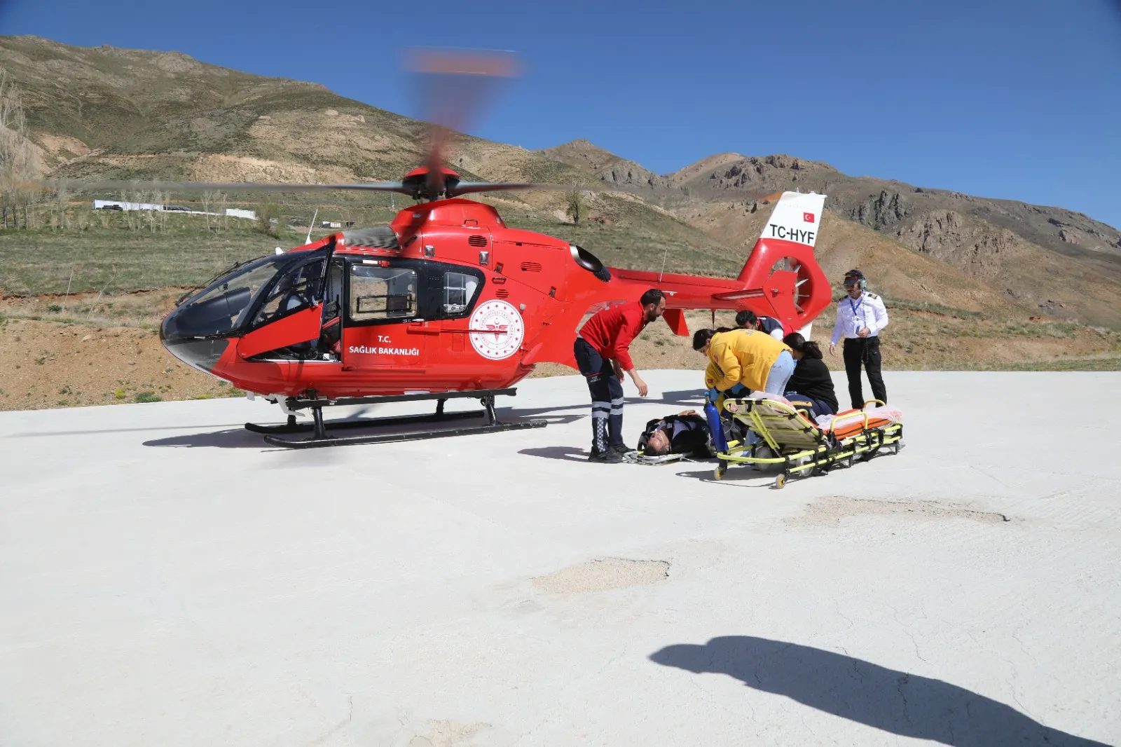 vanda kalp krizi geciren hastaya ambulans helikopterle sevk 2 vwi8ZfqX